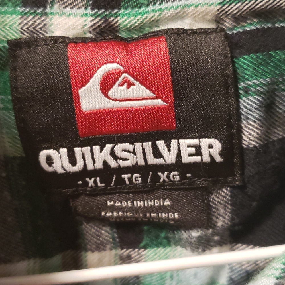 2/$15🦇 Quicksilver button down - Picture 2 of 4